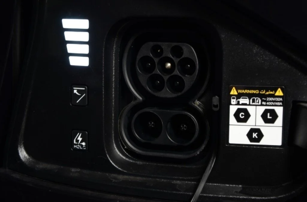2_EV6_outlet 2_EV6_outlet